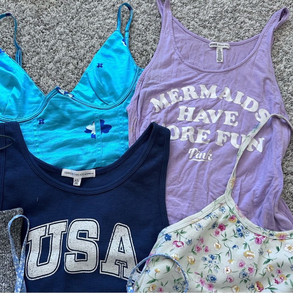 Namebrand Tanktop bundle lot - Picture 3 of 9